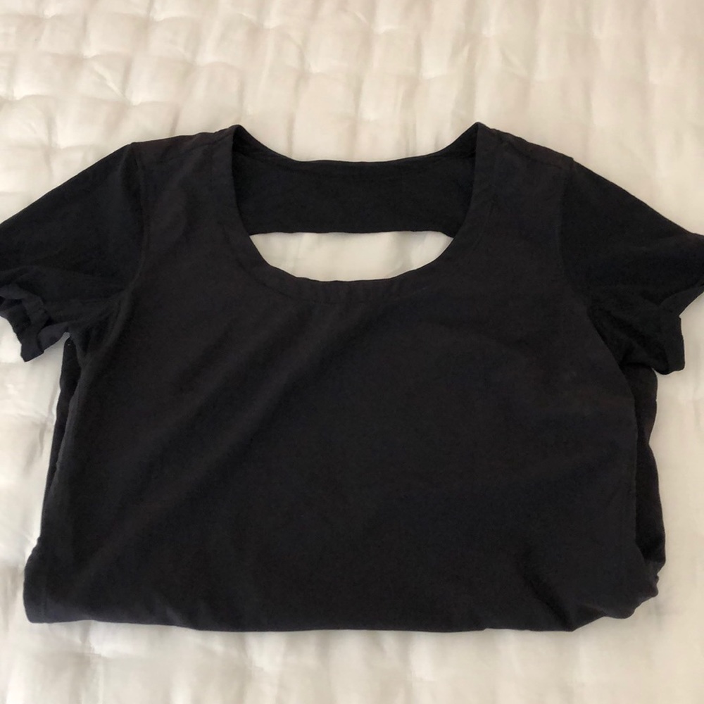 Lululemon running top. Size 4. Black
